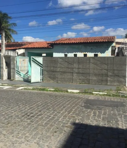 Casa 3 quartos + anexo 2 quartos | Terreno amplo 300m²