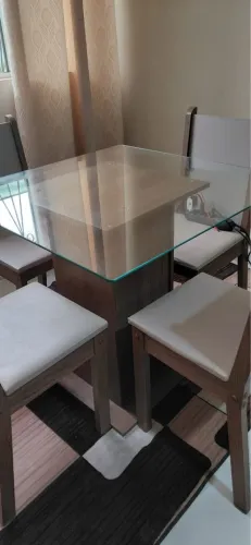 Mesa + 4 Cadeiras
