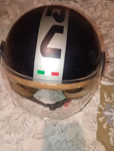 Vendo Capacete marca JAGO modelo Jet ou Coquinho Usado em bom estado tamanho 56.