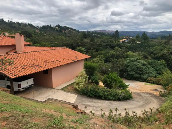 Casa em condomínio de Macacos