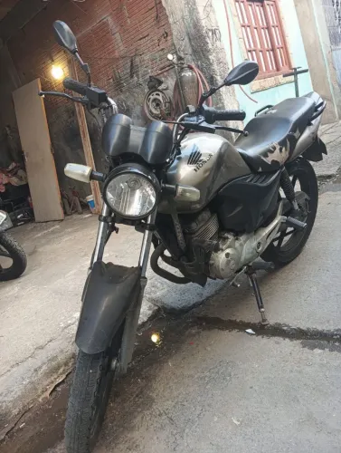 Vendo fan mix 150 2010 , ótima pra trabalhar , tanque novo , banco novo vai junto