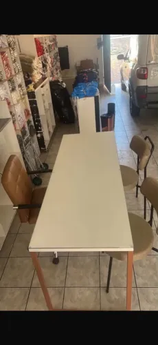 Mesa de clínica + 2 cadeiras