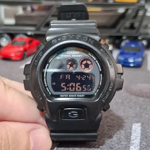 Relógio Casio G-Shock modelo DW-6900