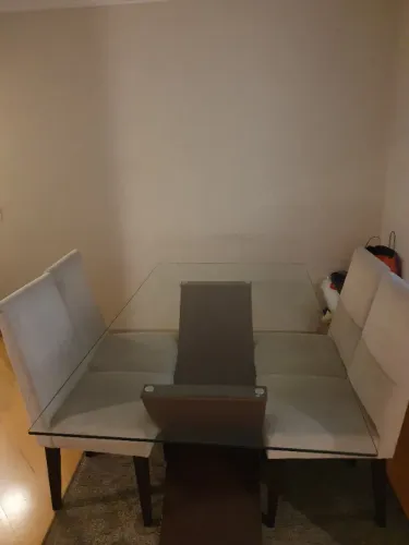 Mesa de vidro com 4 cadeiras