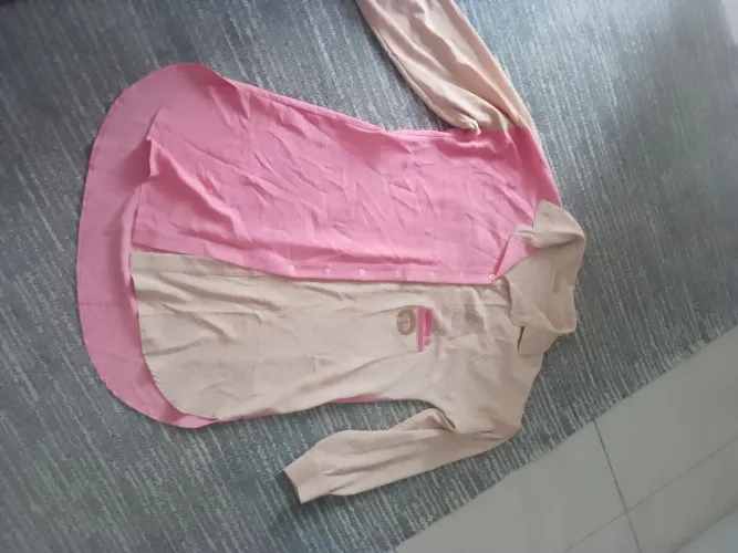 Vestido bege com rosa