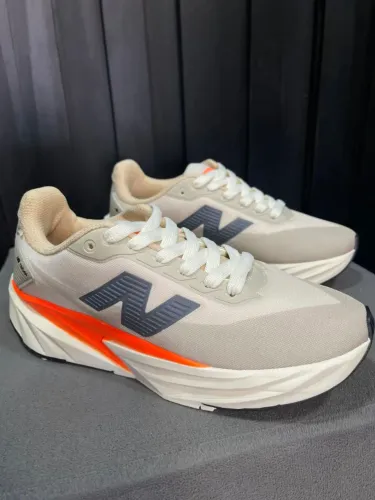 Tênis New Balance Fuelcell Rebel - 38 a 41