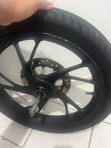 Vendo roda+pneu pirele 160 2026