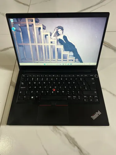 THINKPAD E14 INTEL I7-1165G7 16 GB RAM 512 SSD