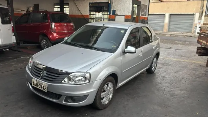 Renault Logan Expression Hi-flex 1.6 16V 4P AUT 2012