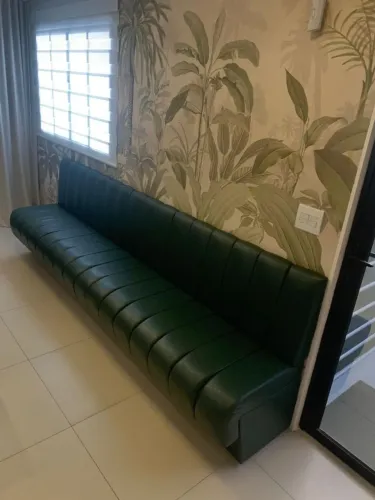 Canto alemao ( Sofá para comercio )  3 metros em couro bovino , oportunidade unica !