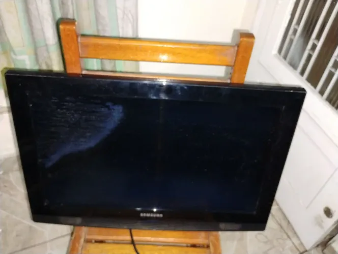 TV LCD Samsung 26: polegadas Modelo LN26B350F1 não está ligando 