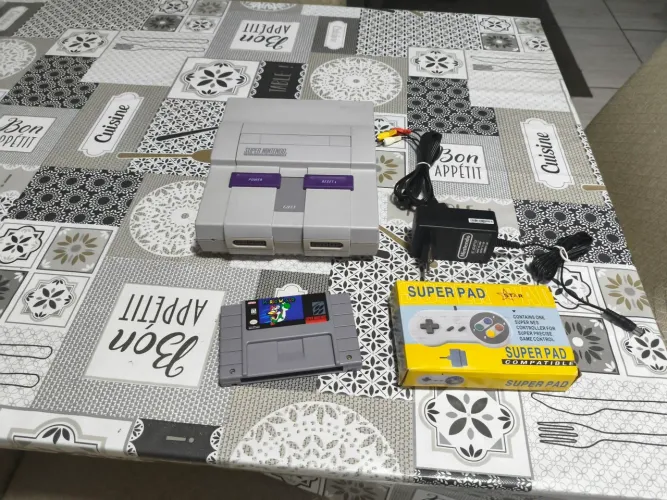 Super Nintendo com jogo do Mario