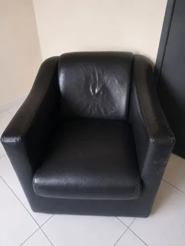 POLTRONA DE COURO USADA