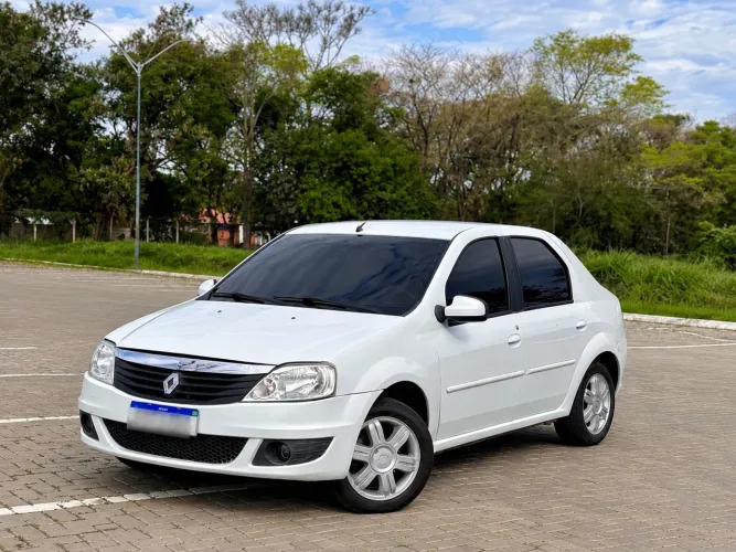 Renault Logan Expression Hi-flex 1.6 8V 4P 2013