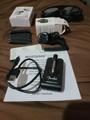 Kit Amplificador e Acessórios Fender Mustang Micro