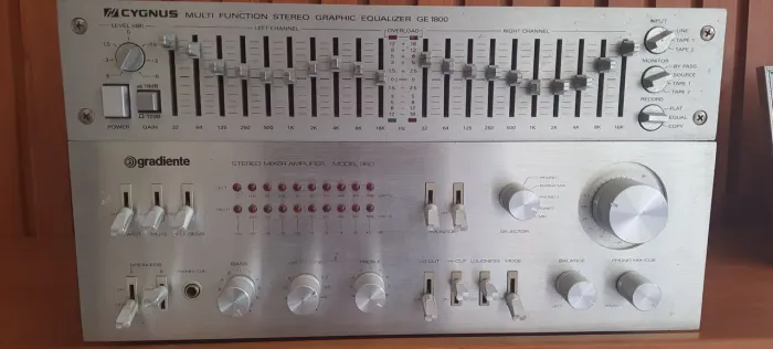 AMPLIFICADOR GRADIENTE 360 + EQUADOR SIGYNUS GE 1800