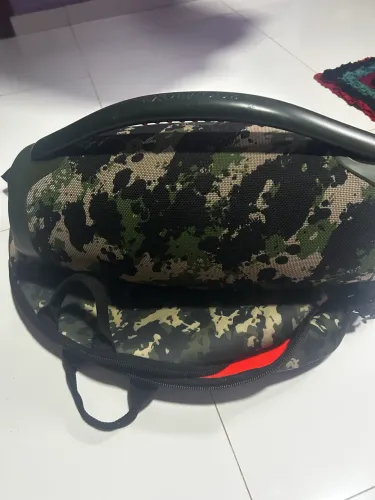 Vendo JBL BOMBOOX 3 seminova acompanha bolsa e carregador.