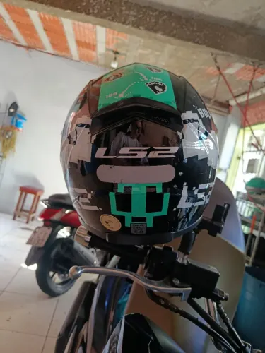 Capacete LS2 usado, em bom estado