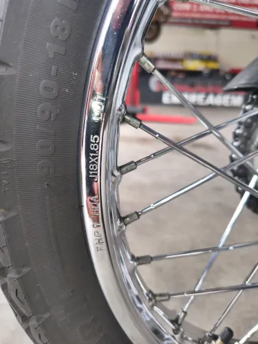 Roda toda original Honda + Pneu Levorin e raios DDL. (NOVA D+)