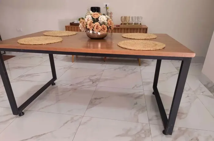 Mesa e cadeiras 