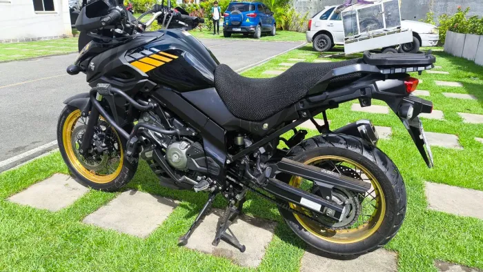 Suzuki Vstron 650 