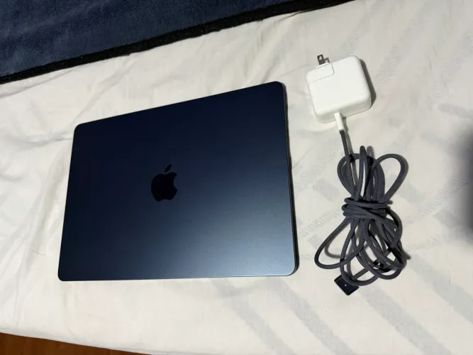 MacBook M2 2022