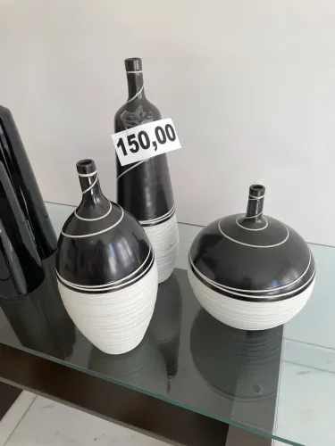Conjunto de vasos de cerâmica