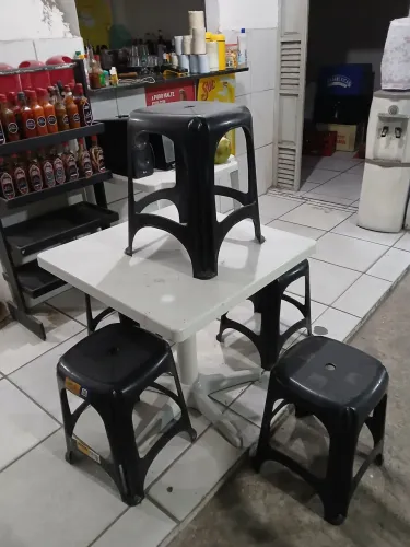 Mesa de plástico + 6 banquetes "tramontina"