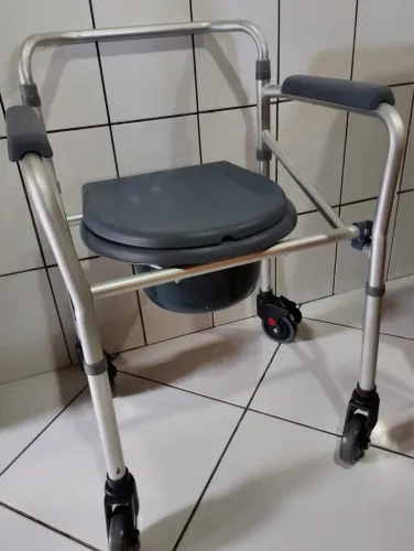 Cadeira de banho hospitalar 