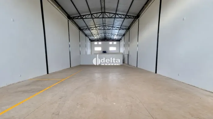 Galpão disponível para locação no bairro Daniel Fonseca em Uberlândia-MG