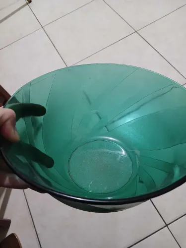 saladeira em vidro verde