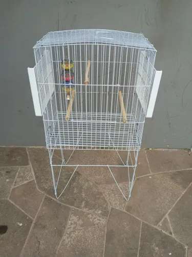 Vendo gaiola com suporte semi nova