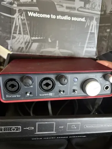 interface focusrite scarlett 2i2 - 2nd gen