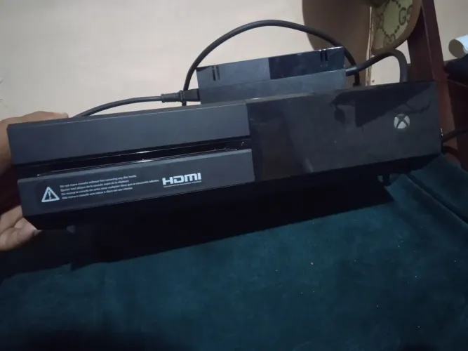 Vendo Xbox pra conserto! Ele liga mas desliga na mesma hora...uns dizer que é fonte.