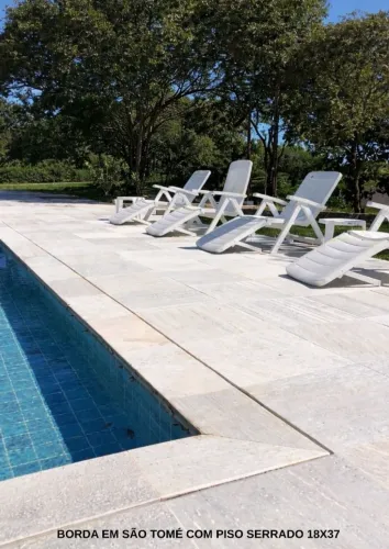 Pedra Decorativa São Tomé Borda com Piso Serrado 18x37 - Piscinas e Áreas Externas