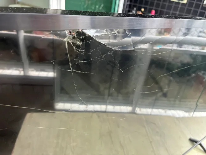TV LG 43? com tela danificada