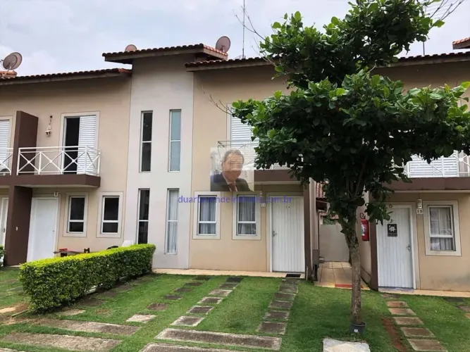Vende-se Casa no Cond. Vila Florida - 2 dorm, quintal coberto, 2 vagas!