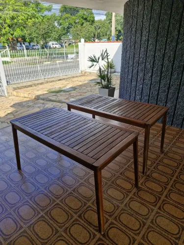 Mesa ripada de madeira