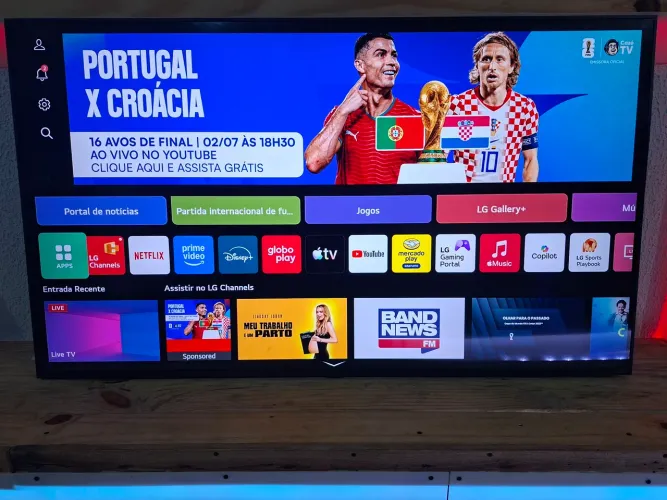 Possui detalhe imperceptível 55 POLEGADAS LG SMART 4K COMANDO VOZ (ALEXA) BORDA INFINITA