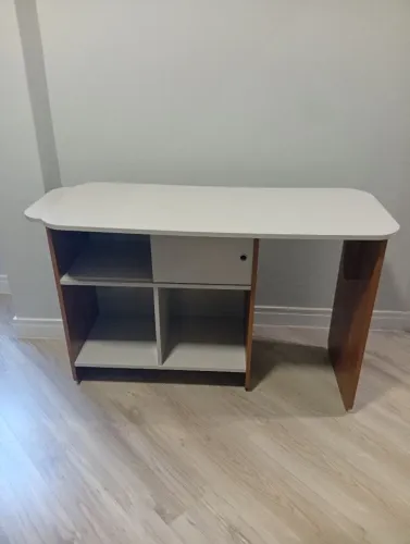 Mesa / Escrivaninha