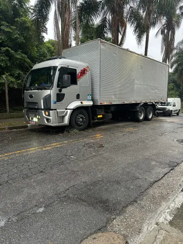 Ford cargo 2429 baú com plataforma