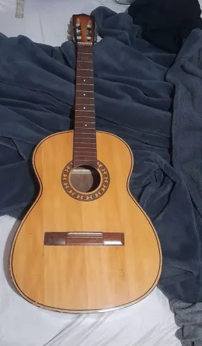 Vendo violão 100 reais