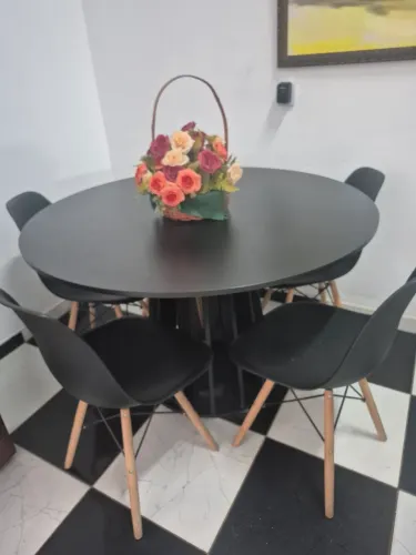 Mesa com 6 cadeiras 