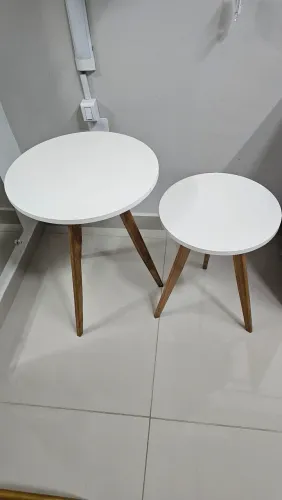 Mesinhas de apoio e decoração. 