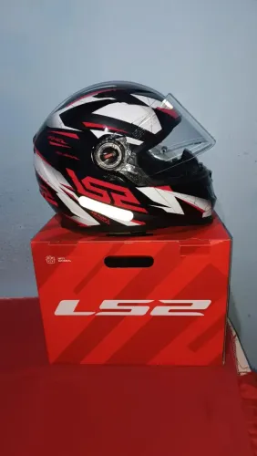 Capacete LS2 Draze tamanho 58, uma semana de uso
