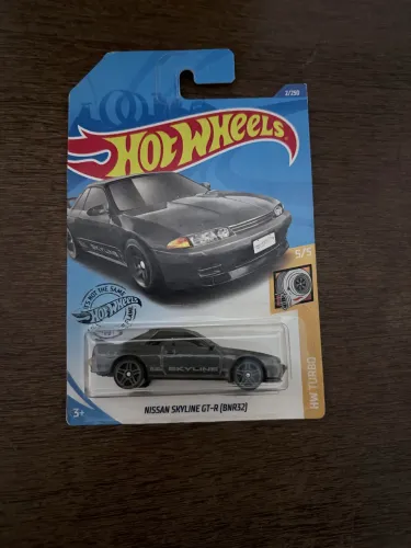 Hot wheels Skyline GT-R 32 cinza