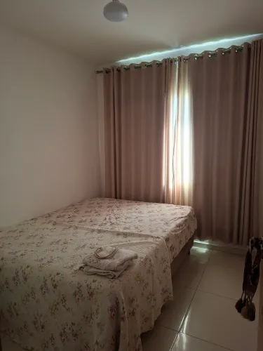 Quarto para moças, estudantes...