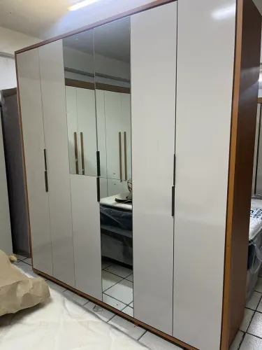 Guarda-roupa de casal com espelho 100%MDF