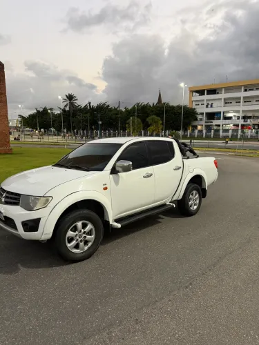 Mitsubishi L200 Triton HLS 2.4 Flex 16V CD Mec. 2013