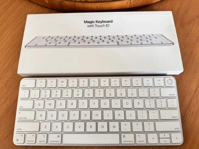 Apple Magic Keyboard com Touch ID MK293LL/A - Impecável
